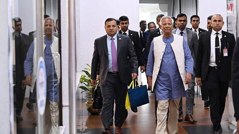 চার দিনের যুক্তরাজ্য সফর শেষে দেশে ফিরলেন প্রধান উপদেষ্টা,পাচার হওয়া অর্থ ফেরত আনার অঙ্গীকার